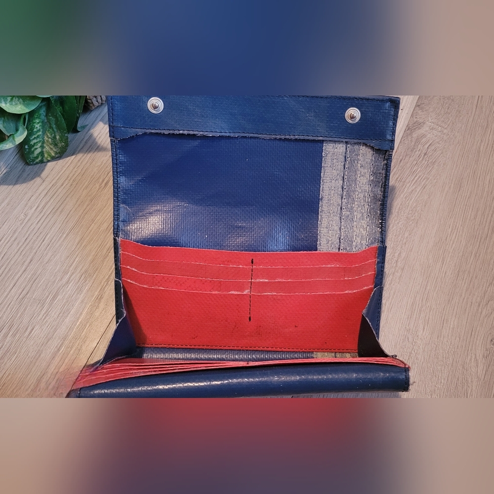 Freitag F555 Caroline 8" x 3.5" (~20cm x 9cm) Blue and Red Wallet Cardholder - Picture 6 of 15